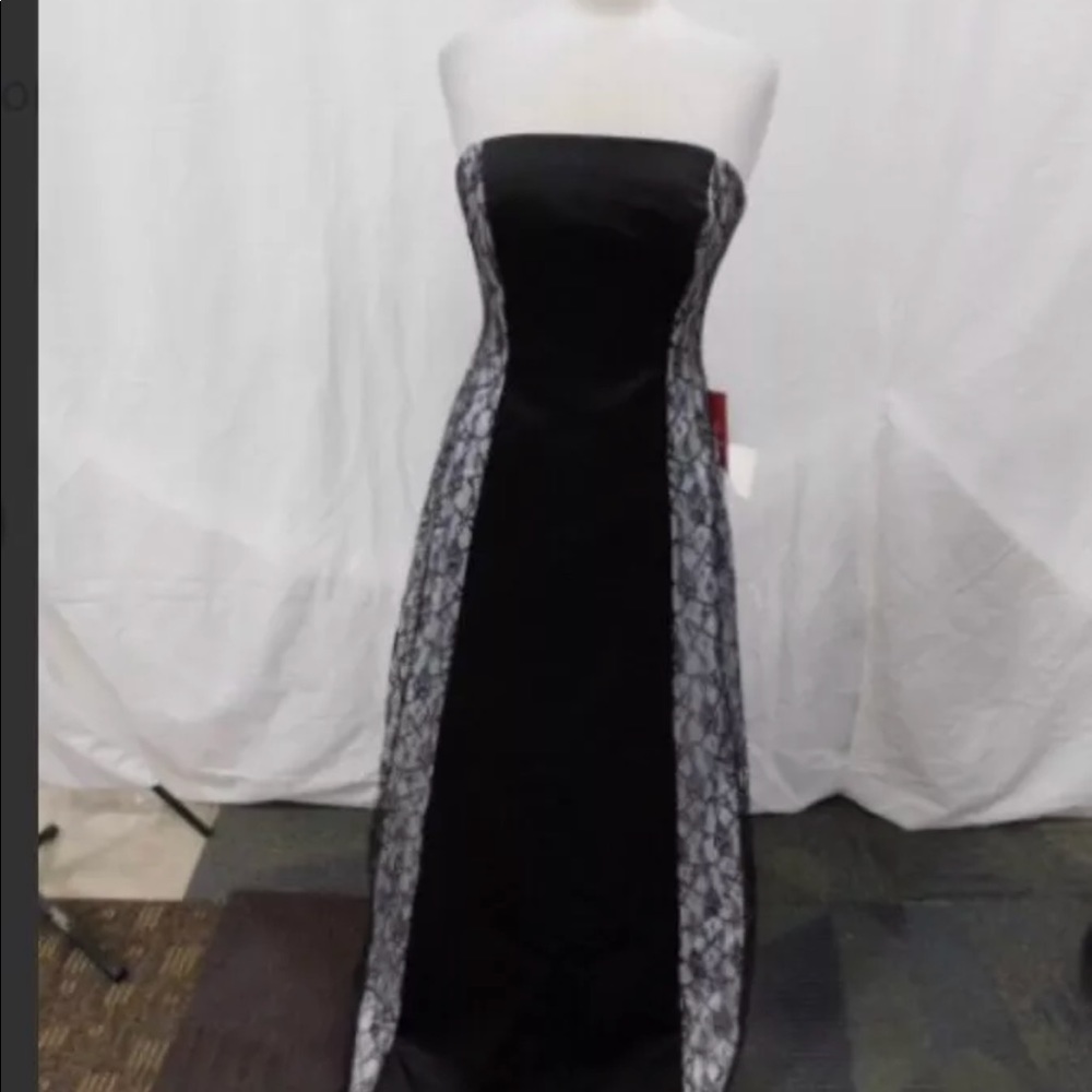 Morgan & Co Black w/lace SZ 7/8 beautiful dress